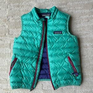 Patagonia down vest size 4T like new condition. No stains, tears or rips.